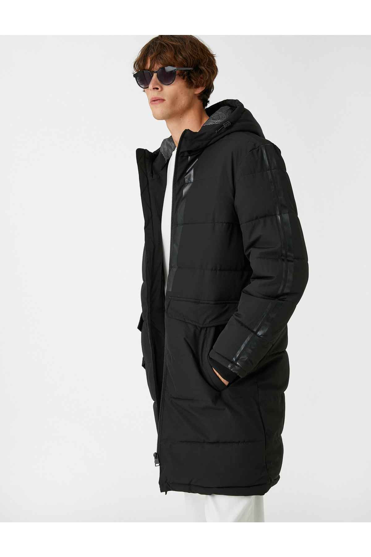 ژاکت پفی کلاهدار با جزئیات جیب چاپ شده