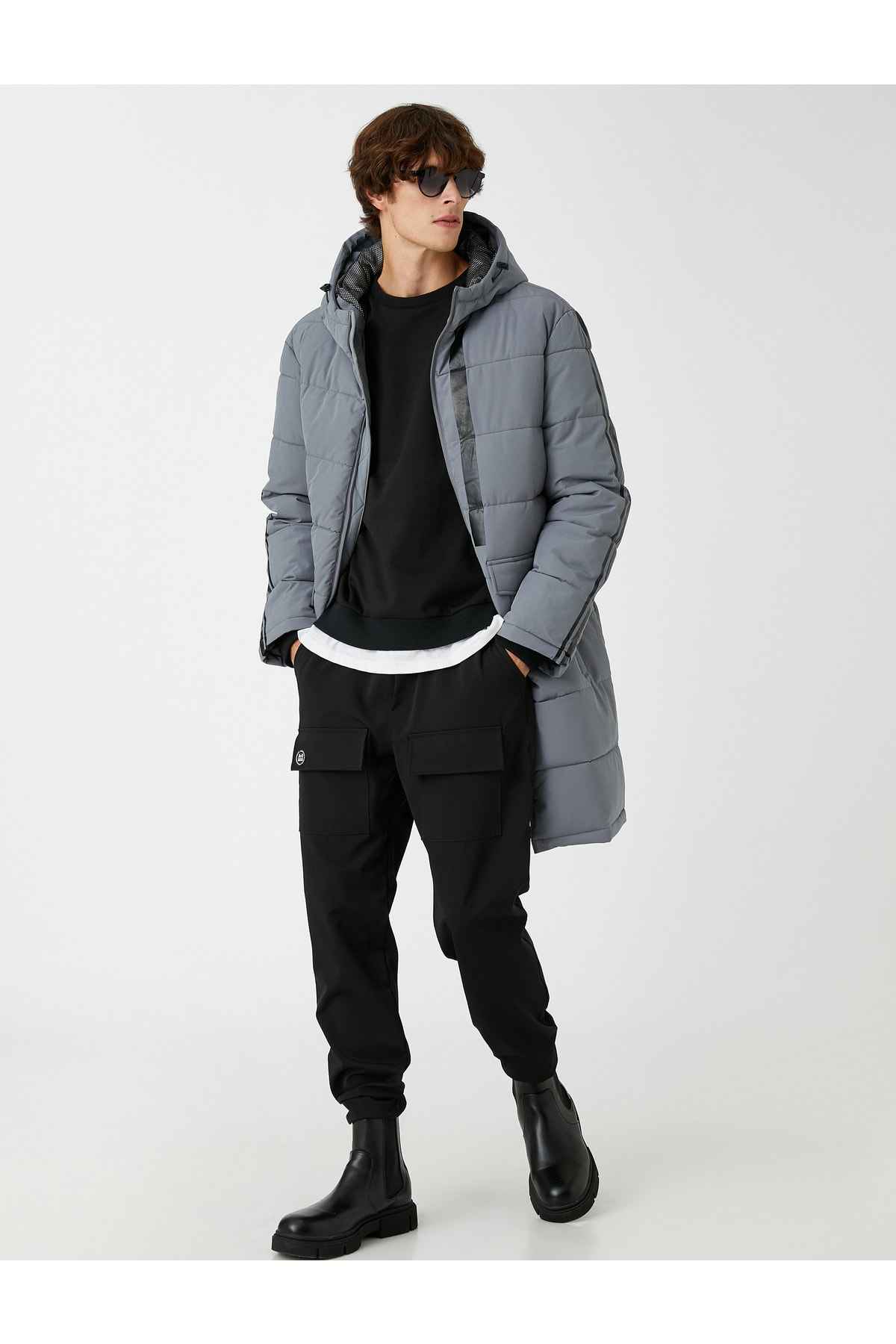 ژاکت پفی کلاهدار با جزئیات جیب چاپ شده