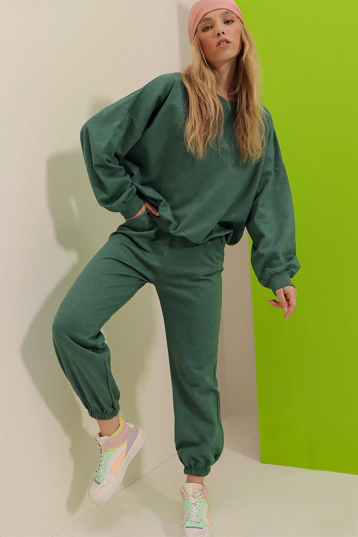 ست لباس ورزشی پایه یقه خدمه سفید زنانه، کمر الاستیک و دو نخ