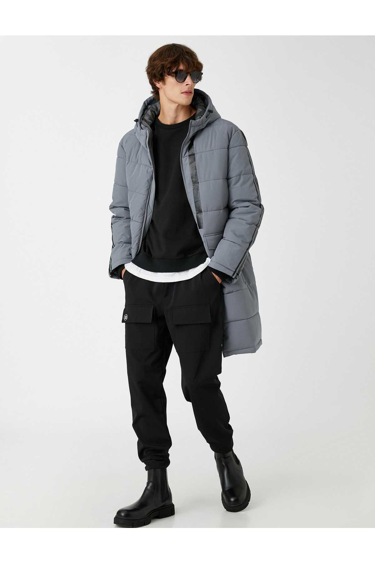 ژاکت پفی کلاهدار با جزئیات جیب چاپ شده