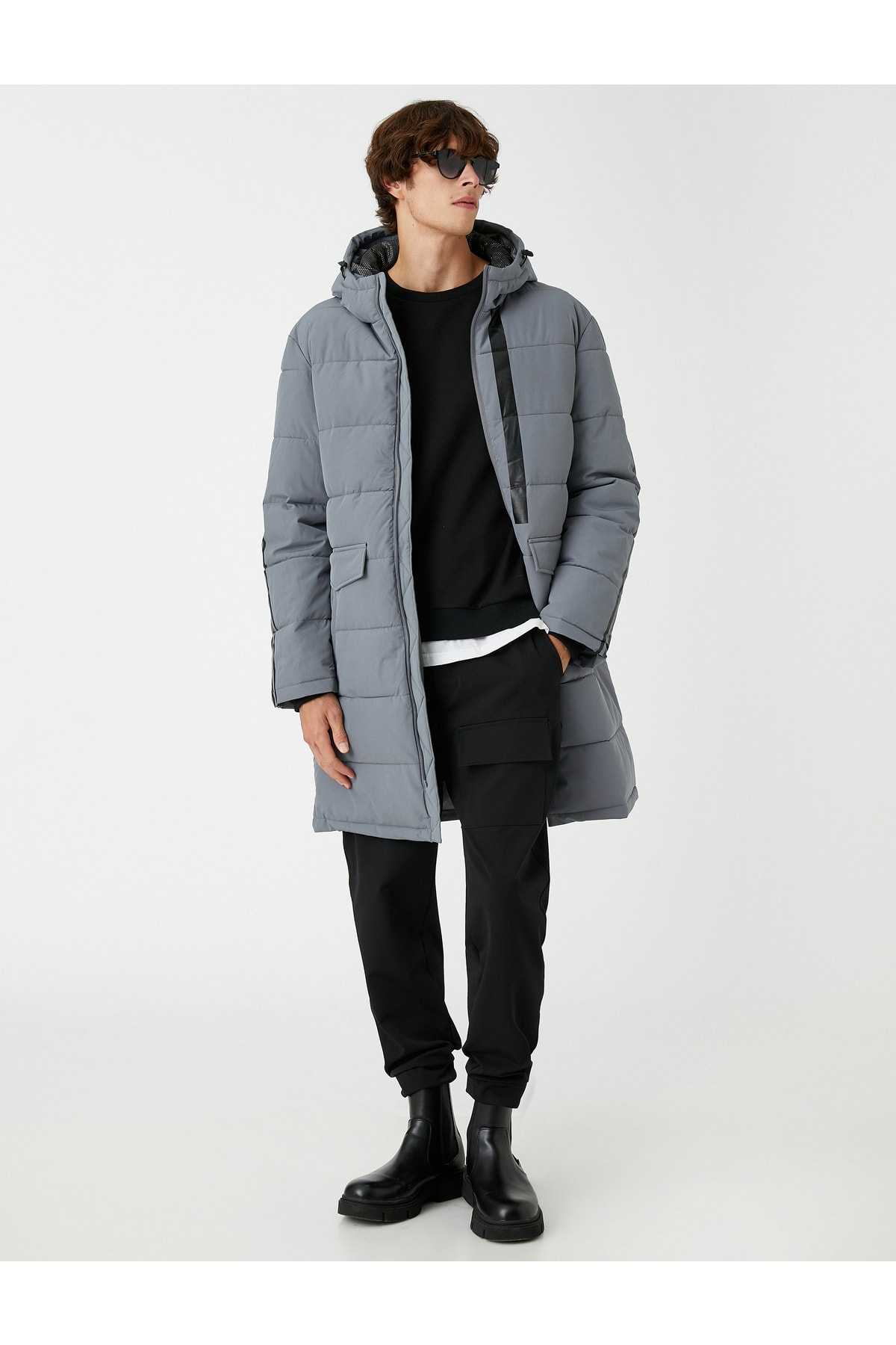 ژاکت پفی کلاهدار با جزئیات جیب چاپ شده