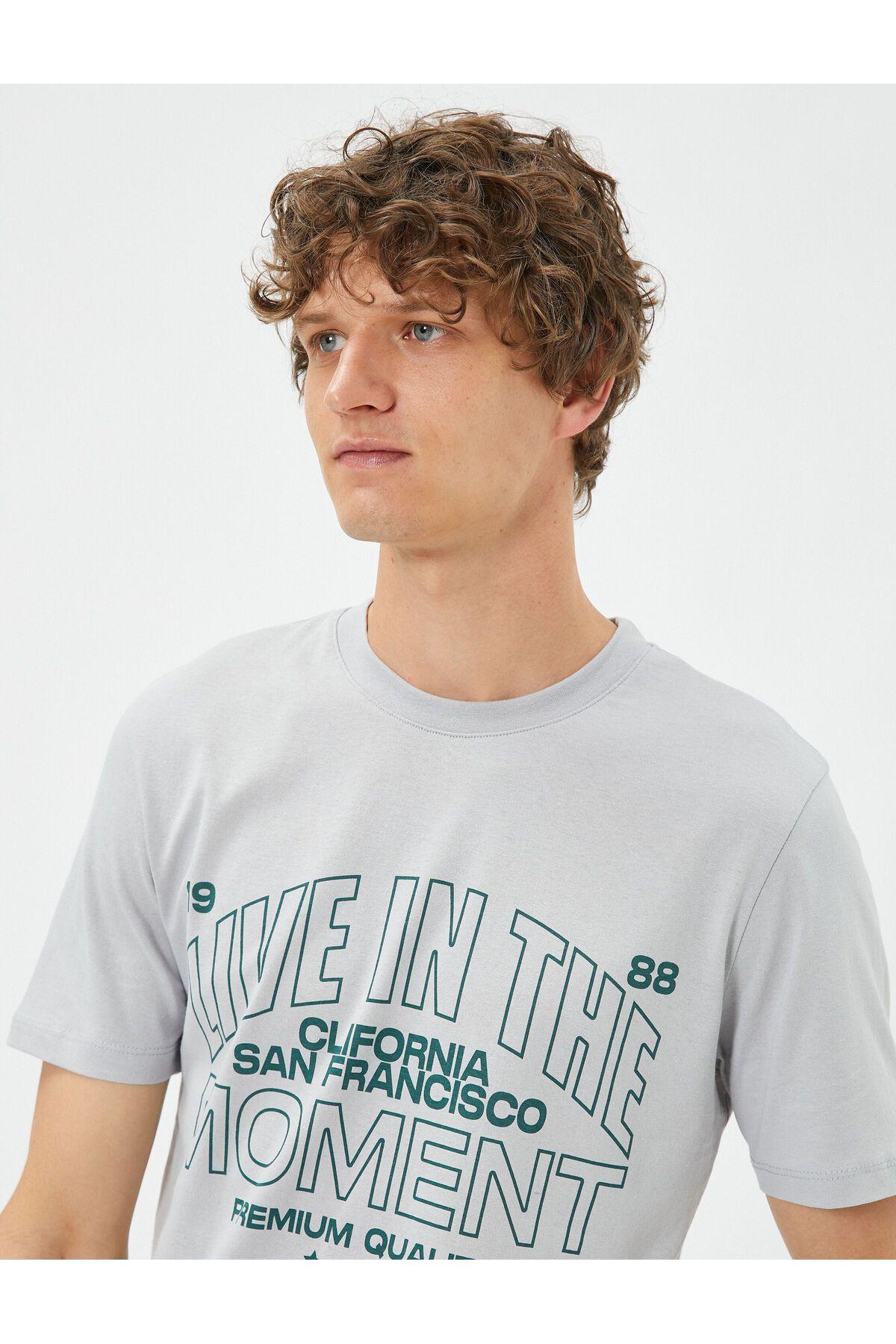 تیشرت کالج با یقه آستین کوتاه نخی چاپ شده