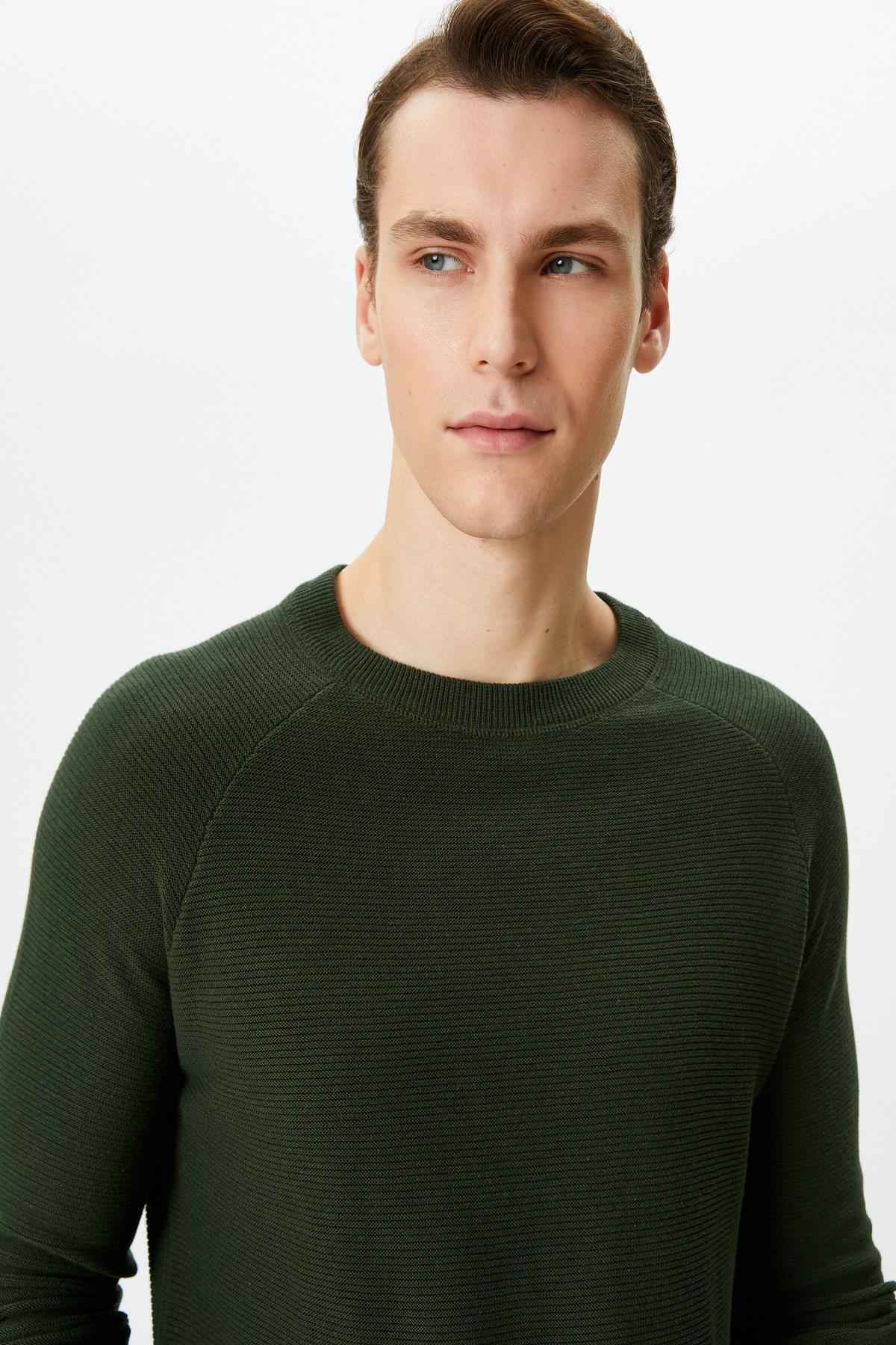 ژاکت بافتنی پایه یقه خدمه آستین راگلان نخی