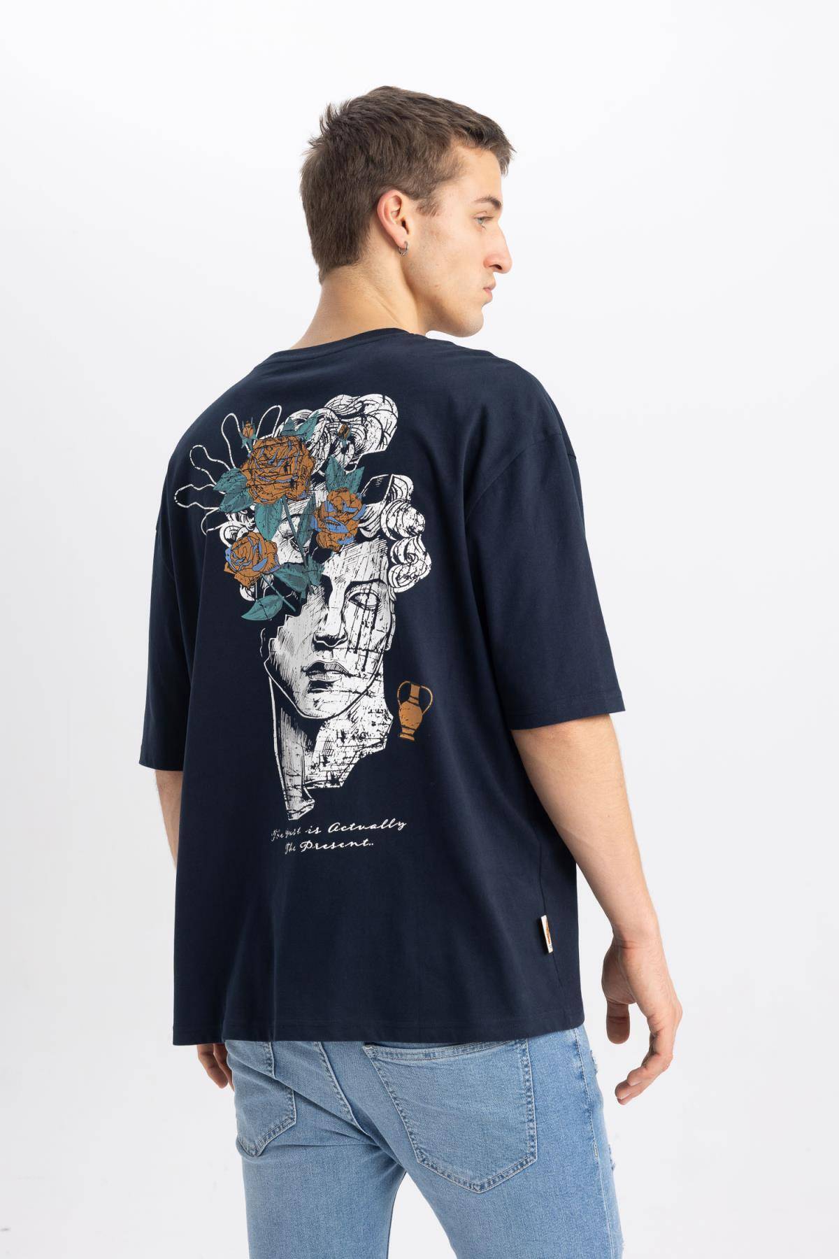 تیشرت یقه پرینت شل و گشاد