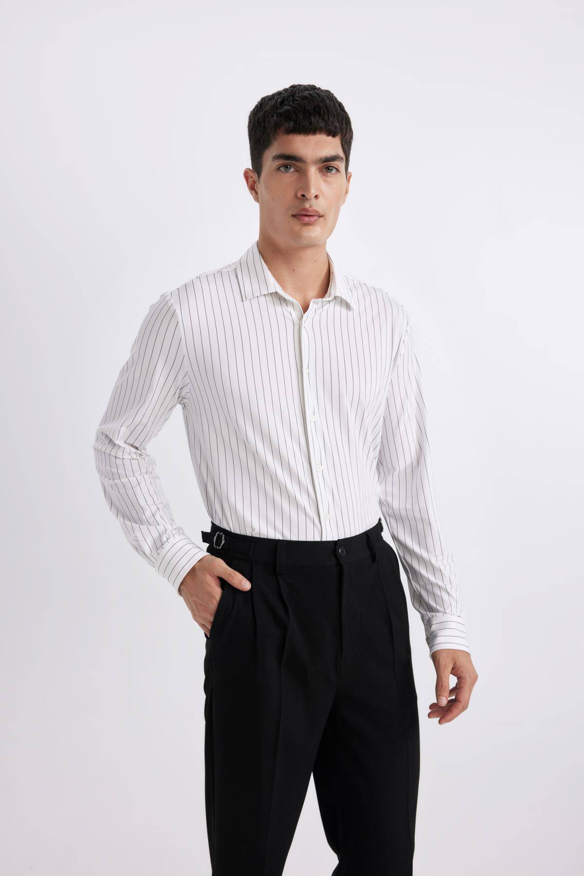 پیراهن آستین بلند نخی با یقه پولو باریک و باریک