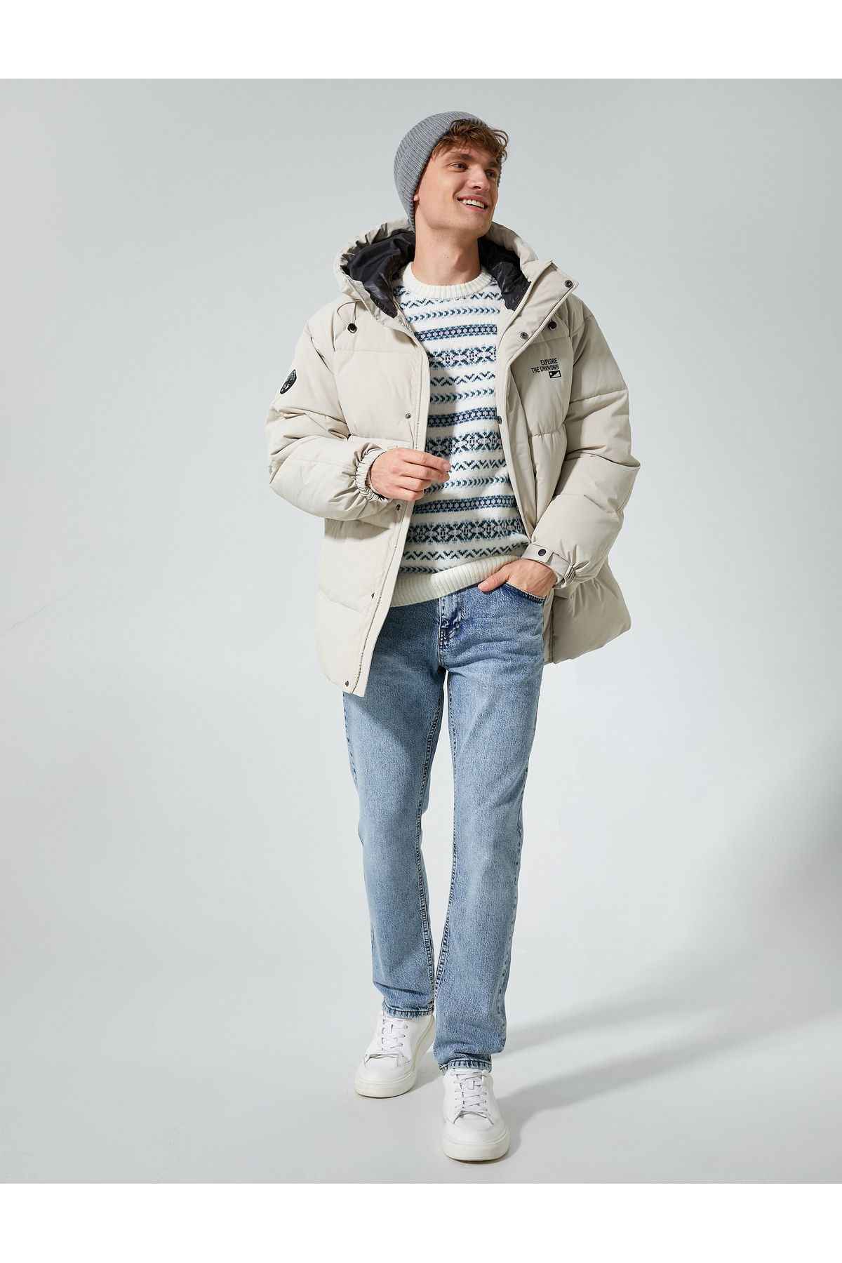 ژاکت پف دار جیب های چاپ شده سرپوش دار دکمه های زیپ دار