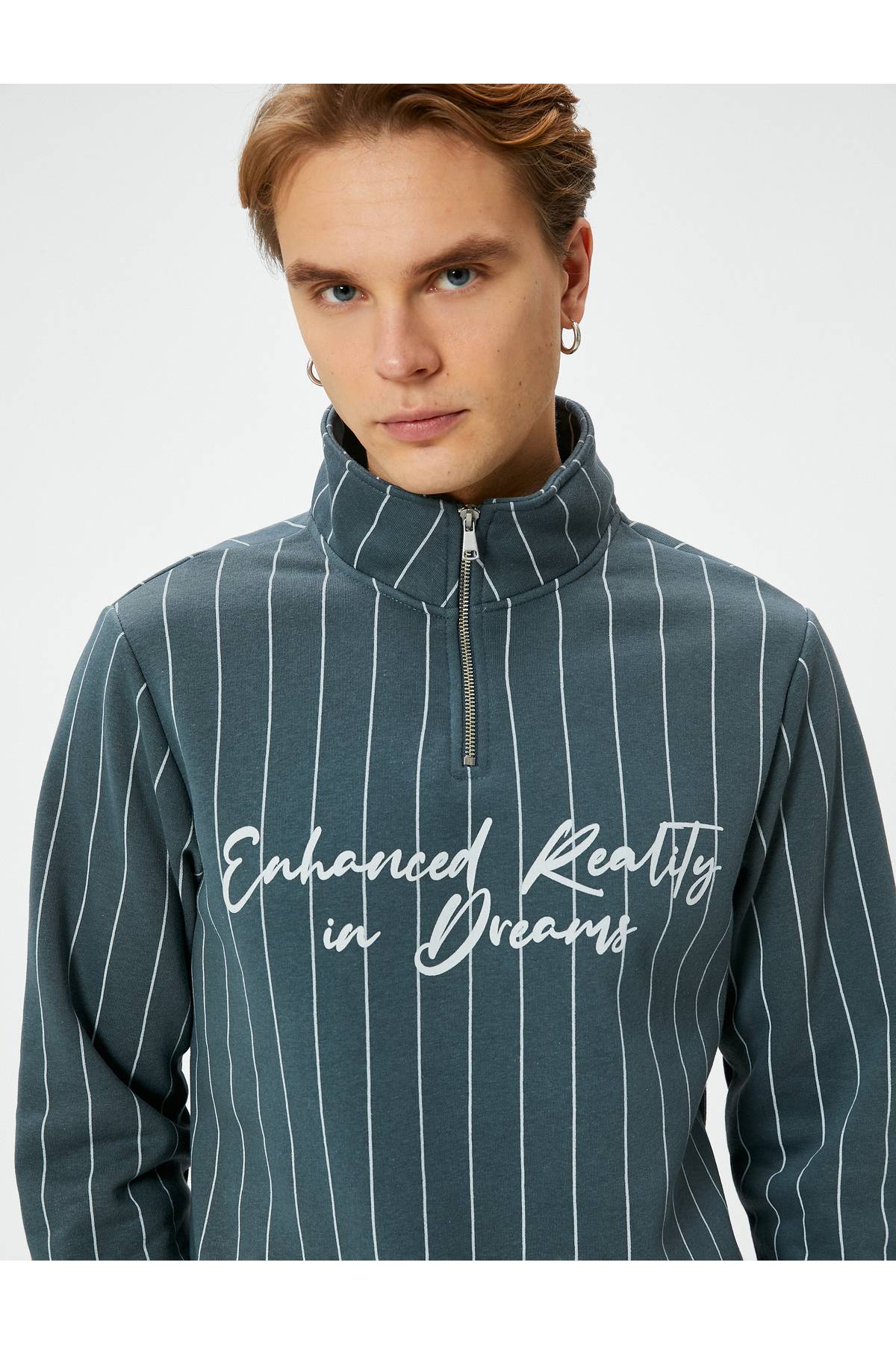 یقه استند چاپ شده سویشرت نیم زیپ دار