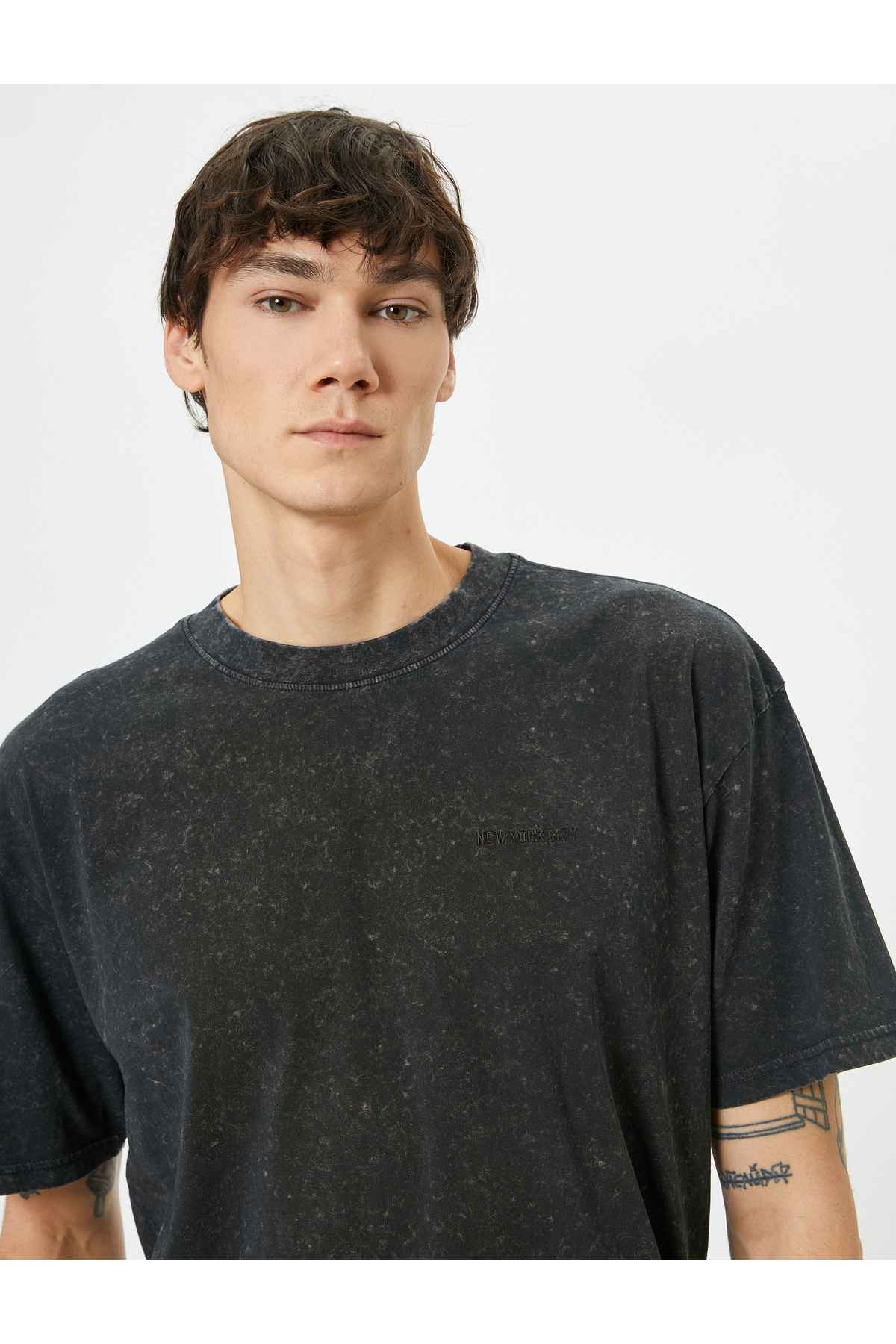 تیشرت قابل شستشو یقه دوزی شده با یقه آستین کوتاه نخی