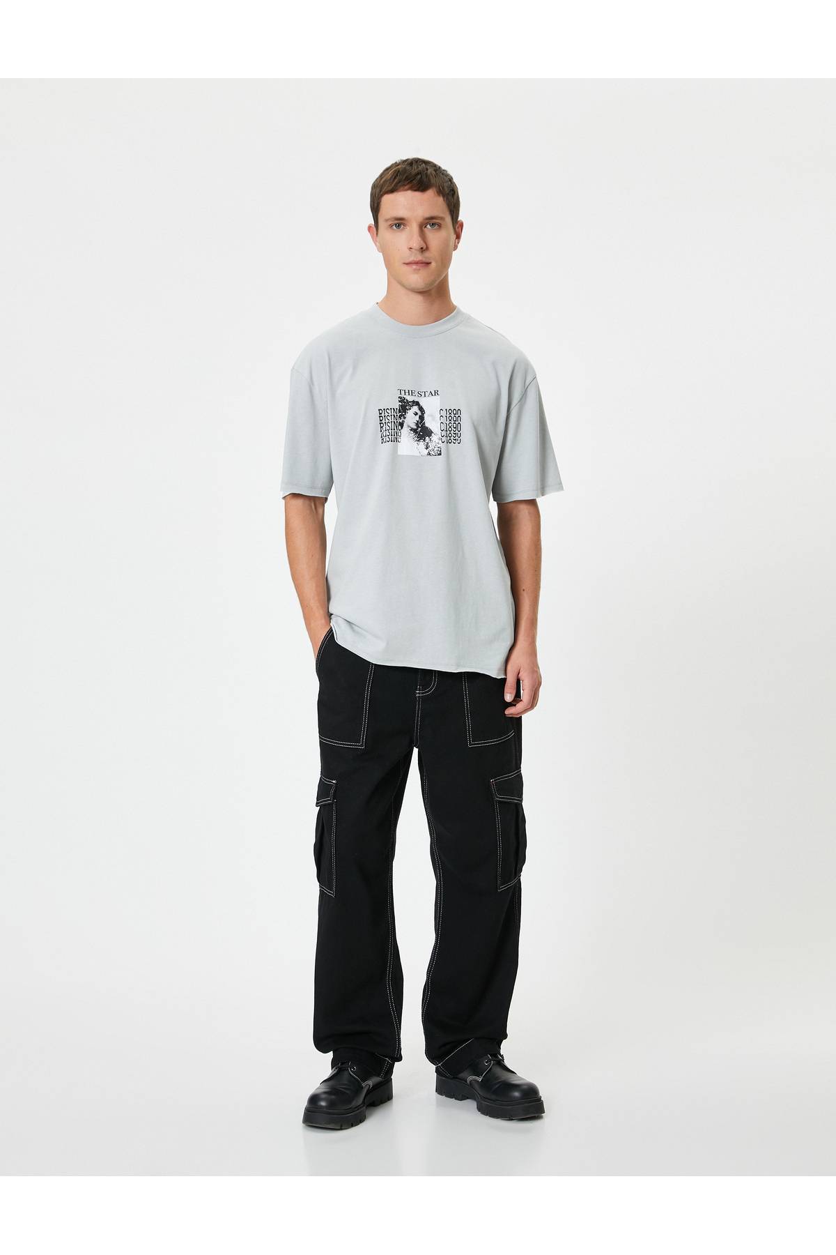 تیشرت ژان لئون ژروم دارای مجوز چاپ بیش از اندازه پشت آستین کوتاه یقه خدمه نخی