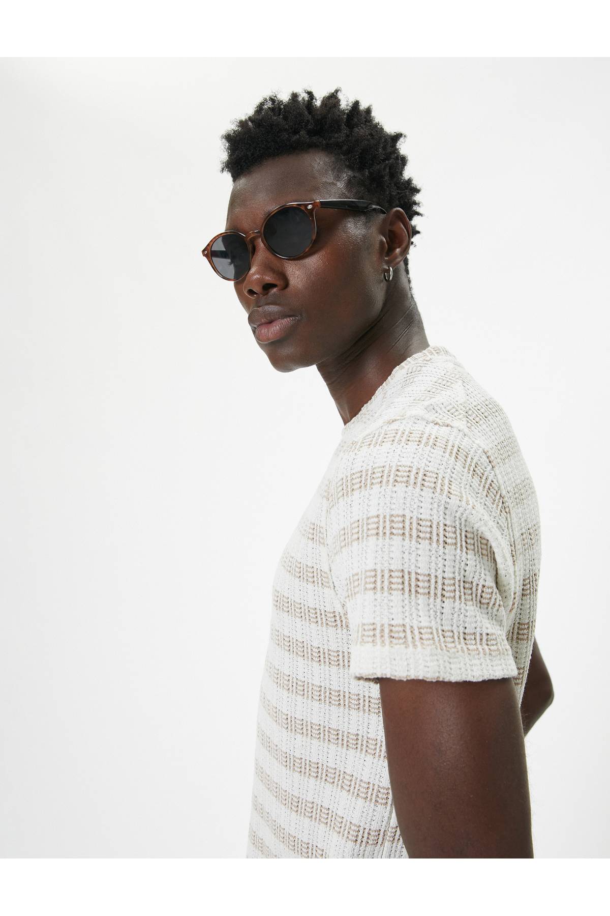 تیشرت بافت دار یقه خدمه آستین کوتاه طرح دار