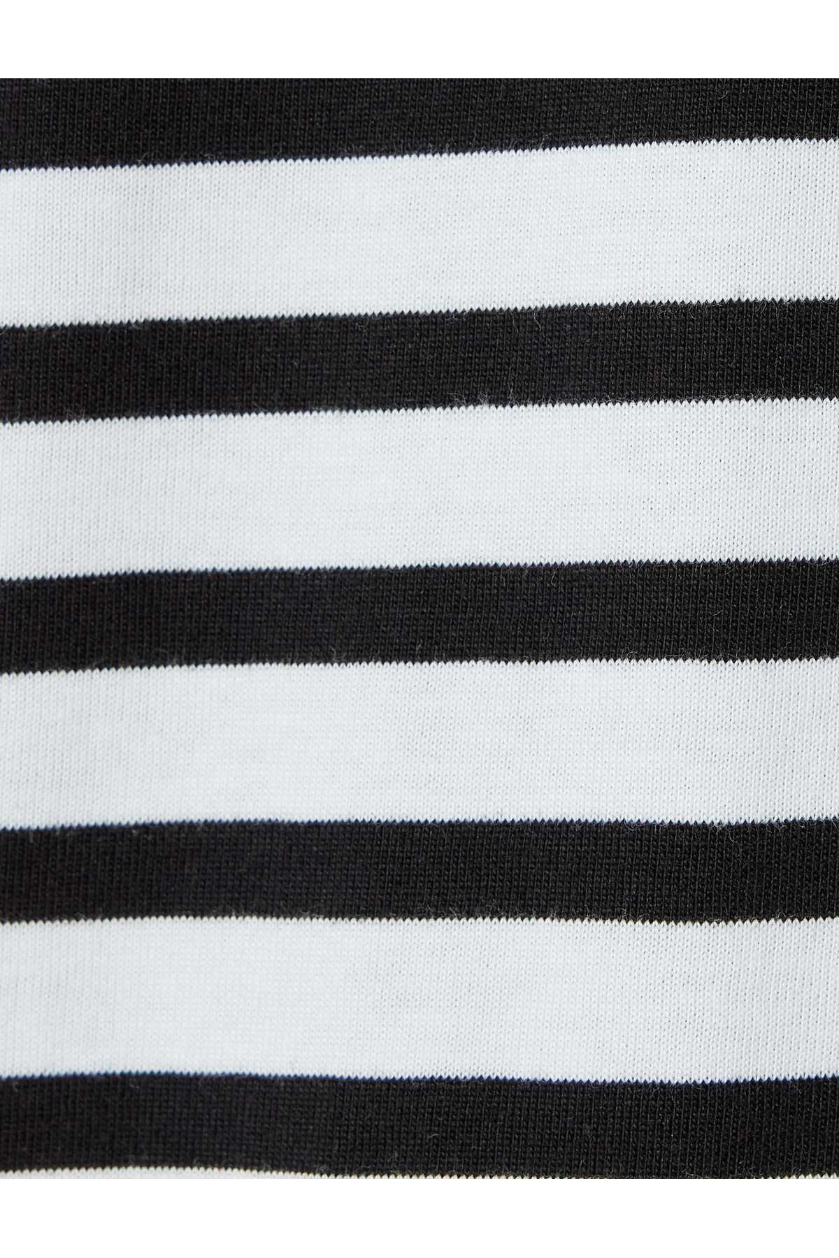 تیشرت آستین کوتاه یقه خدمه با چاپ سگی