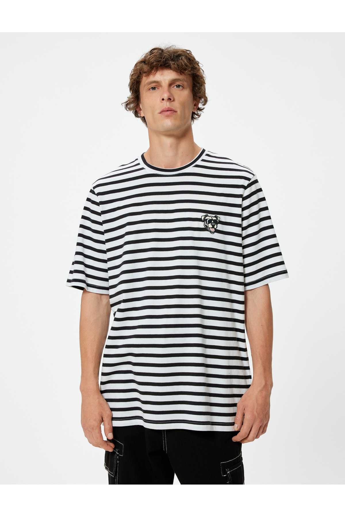 تیشرت آستین کوتاه یقه خدمه با چاپ سگی