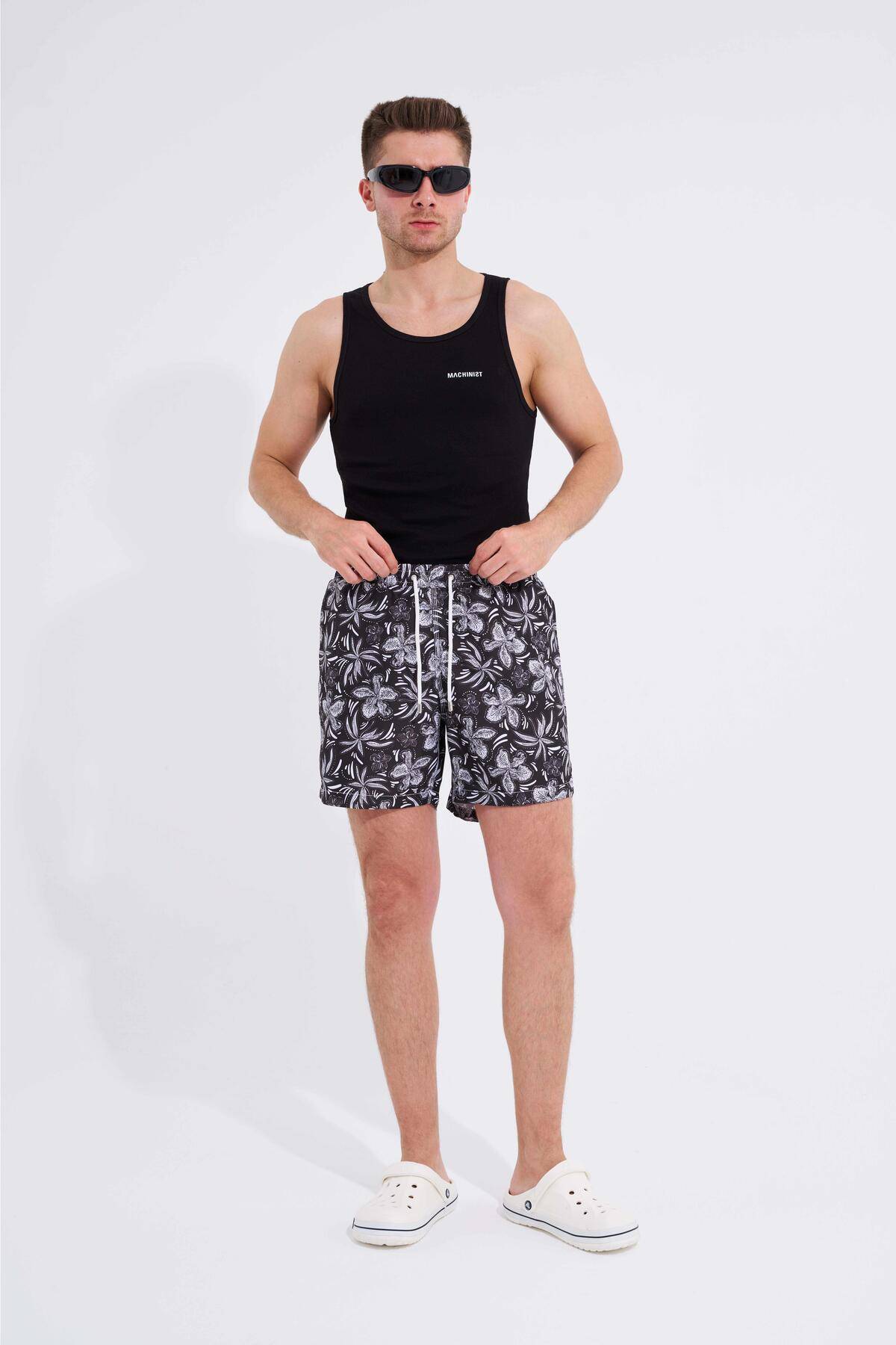 شورت شنا مردانه با چاپ گلدار و گیاهی مشکی و سفید