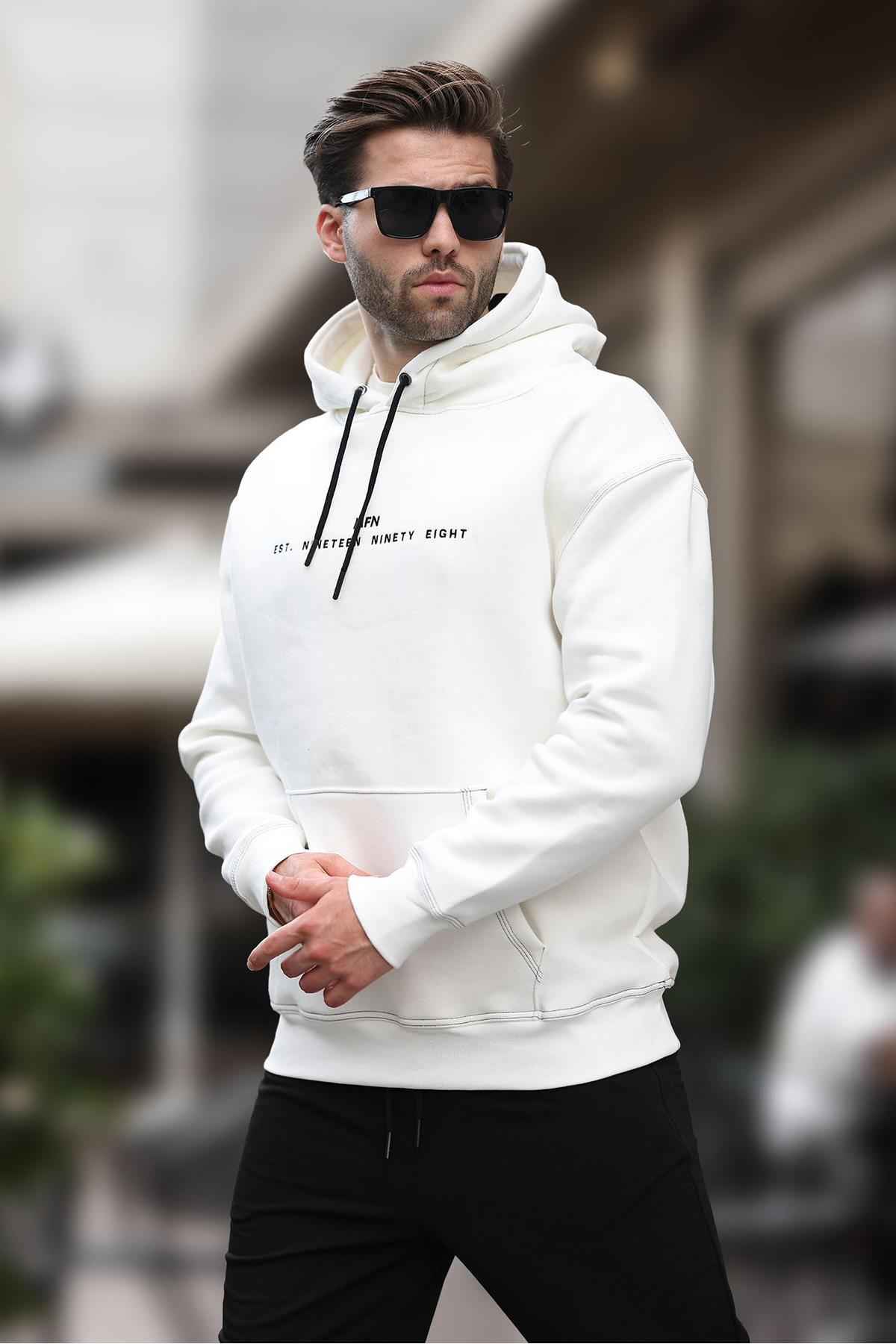 سویشرت مردانه کلاهدار مشکی با جزئیات گلدوزی و جیب