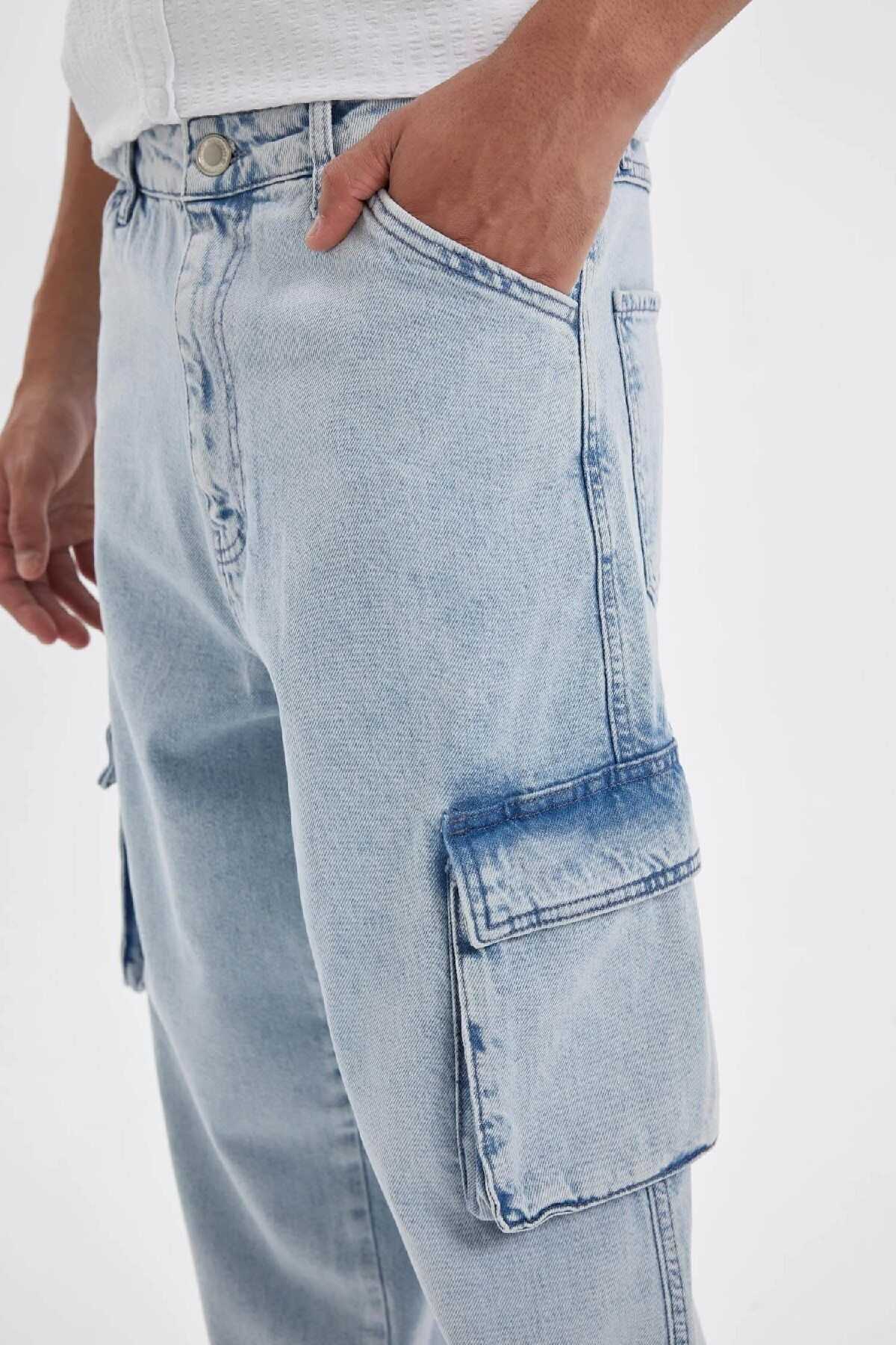 شلوار جین گشاد با طرح کمر معمولی