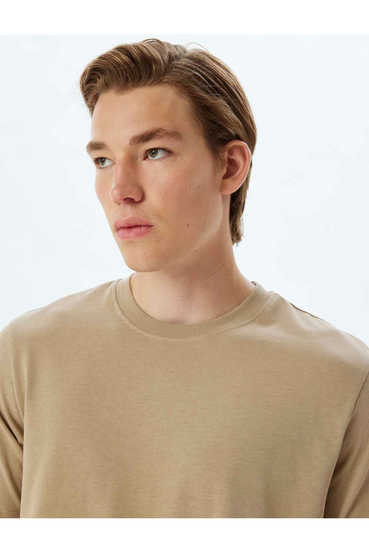 تیشرت پایه یقه خدمه آستین کوتاه نخی