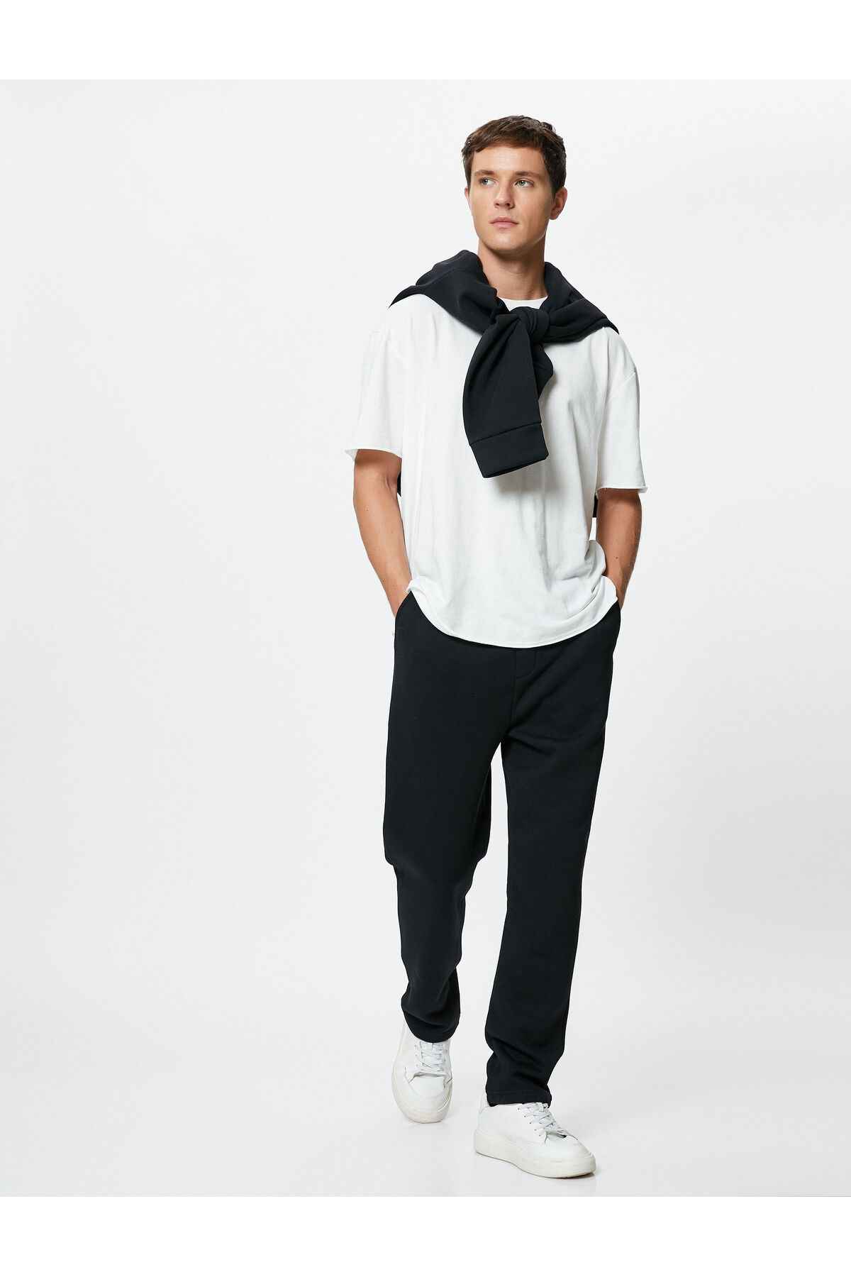 شلوار ورزشی پایه با جزئیات جیب و کمر بسته