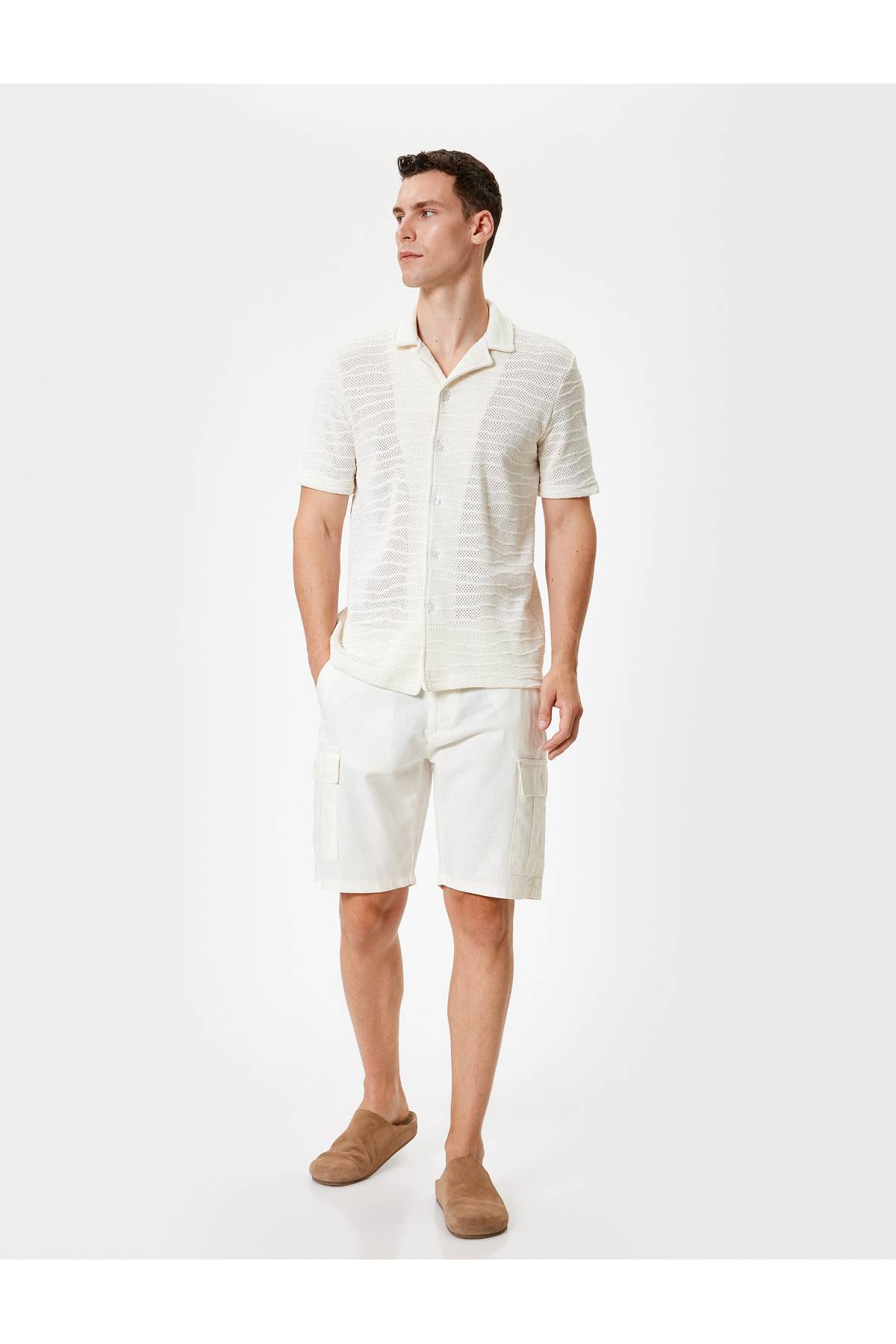 شلوارک کتانی برمودا با جزئیات جیب محموله