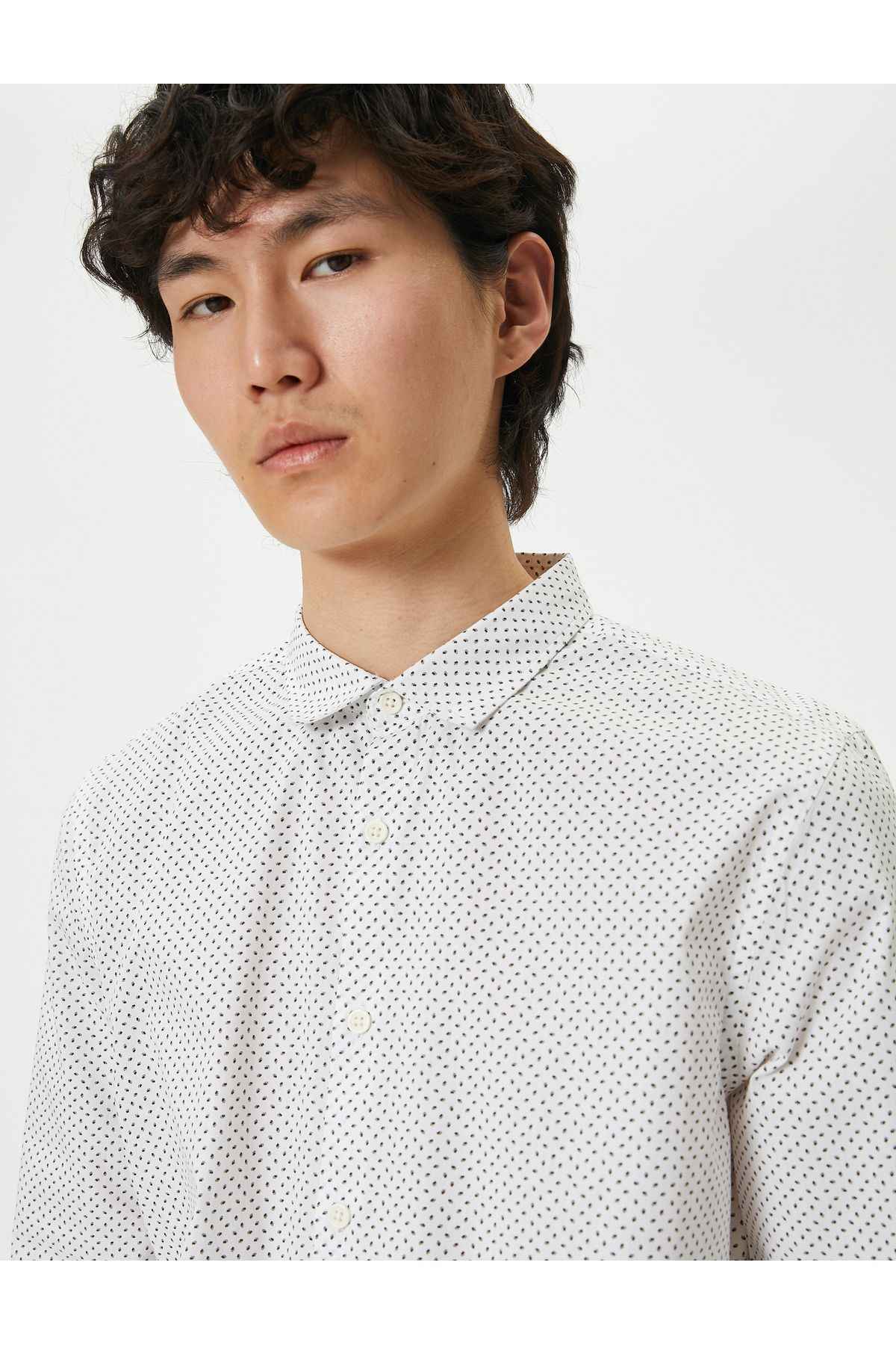 پیراهن باریک یقه ایتالیایی نیمه دکمه دار نخی