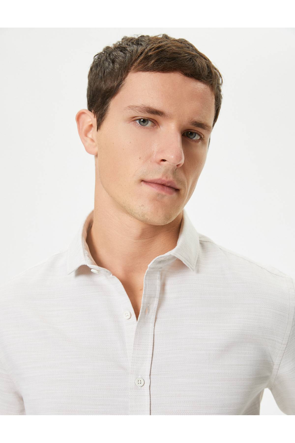 پیراهن باریک یقه کلاسیک آستین بلند دکمه دار نخی