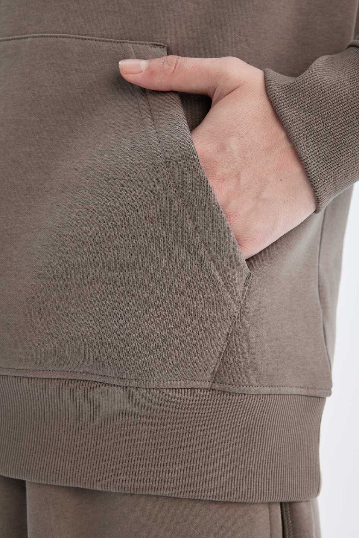 سویشرت ساده ساده کلاهدار با جیب قهوه ای و داخل آن X8283az24au