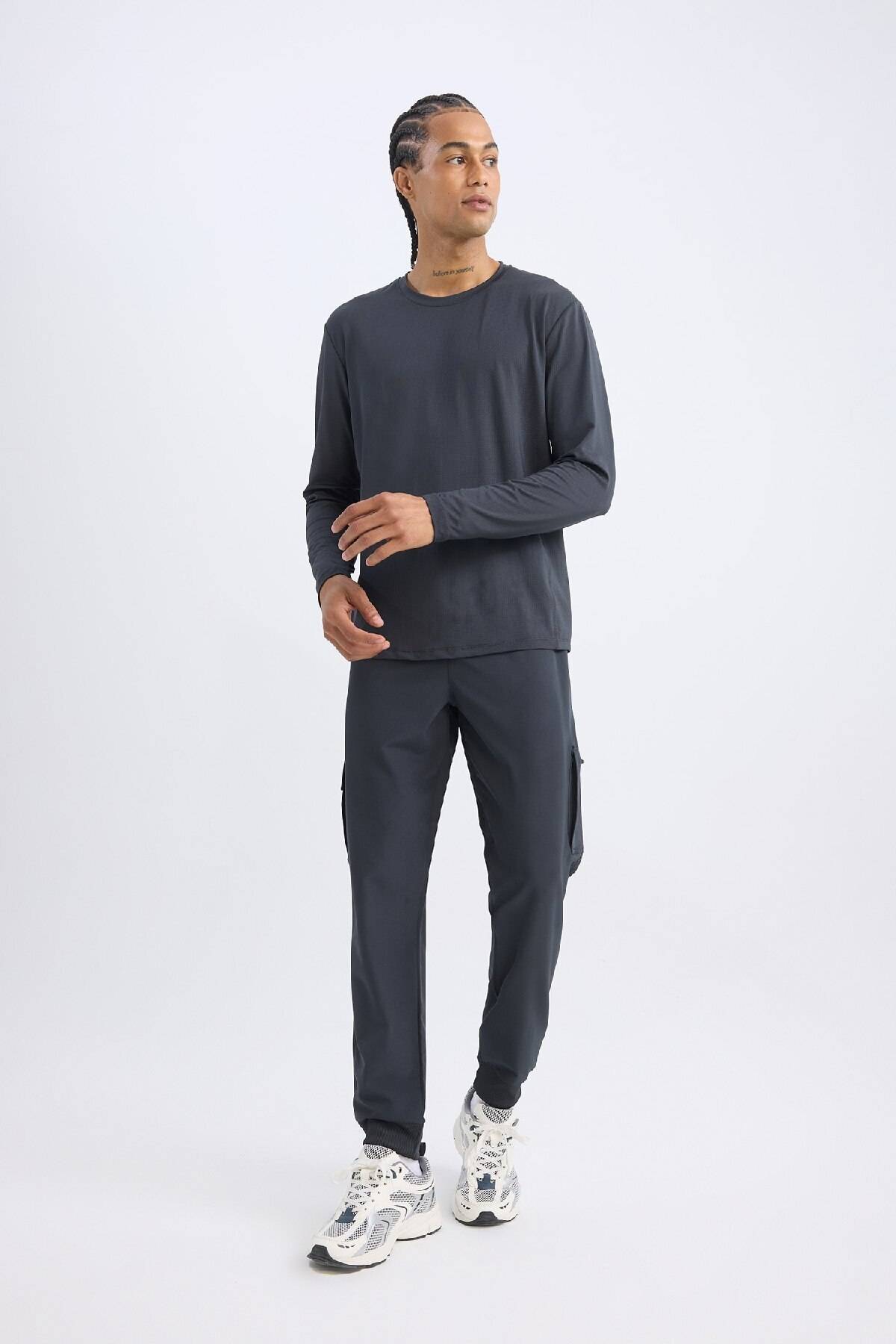 شلوار ورزشی جوگر متناسب با جیب ساق پا بنددار با کمربند استاندارد D1901ax24au