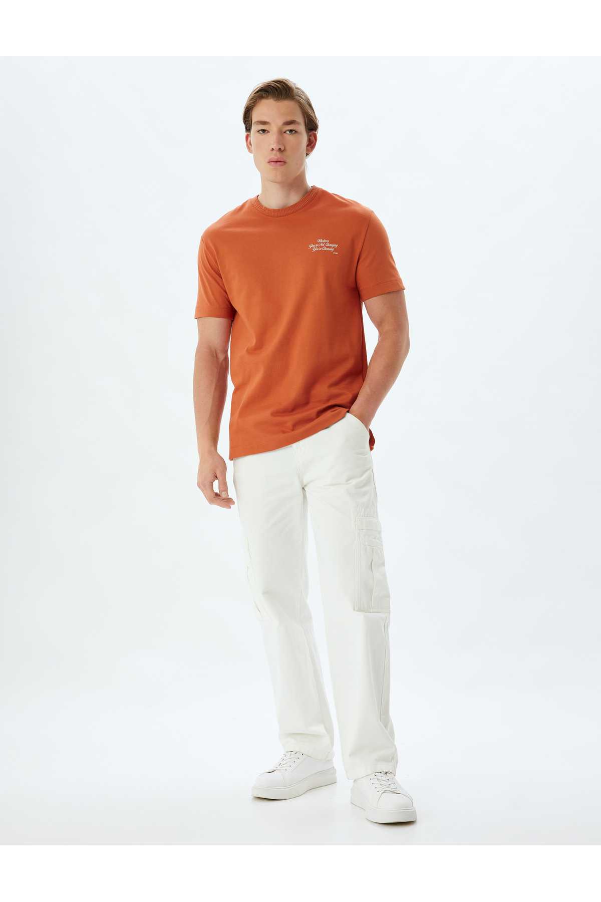 تیشرت یقه کوتاه نخی با چاپ شعار