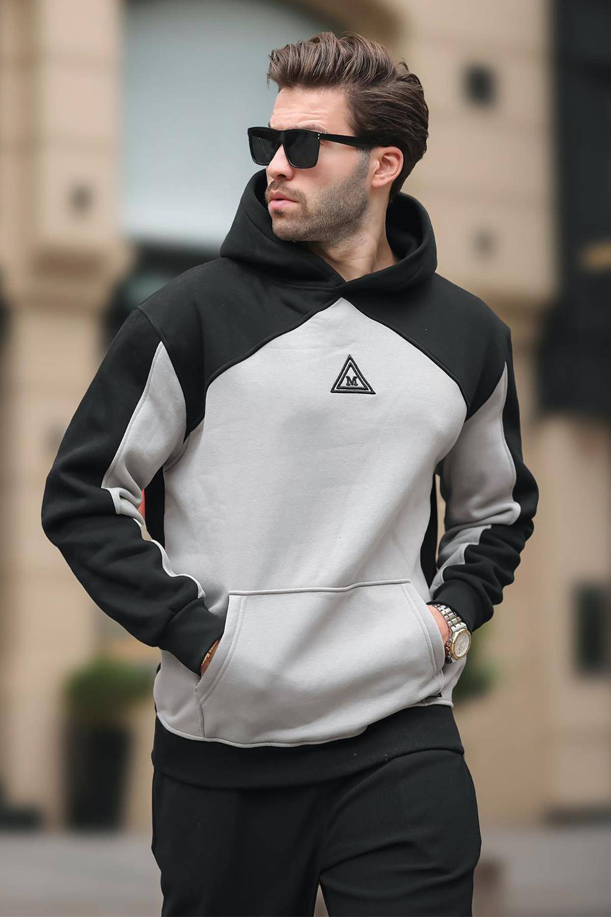 سویشرت گلدوزی شده مشکی با جزئیات جیب