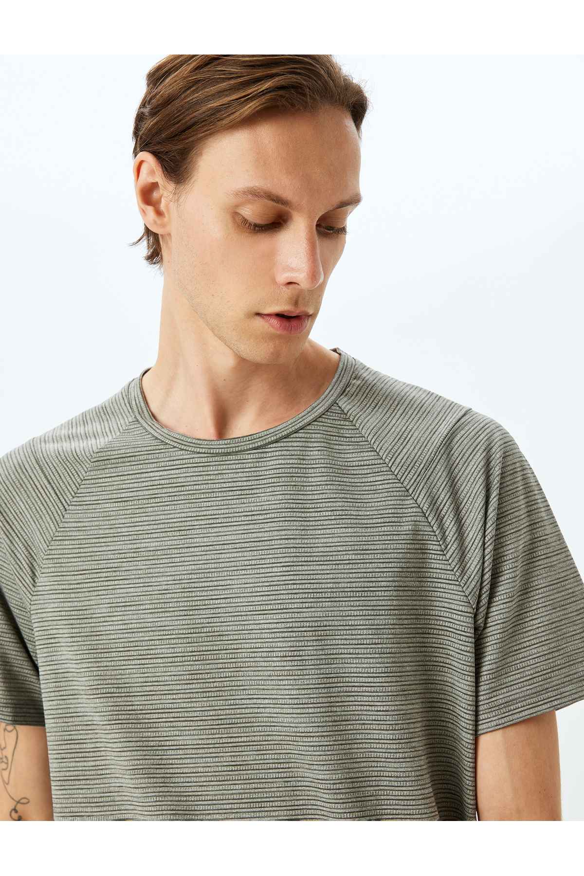 تیشرت اسپرت راه راه یقه خدمه آستین کوتاه