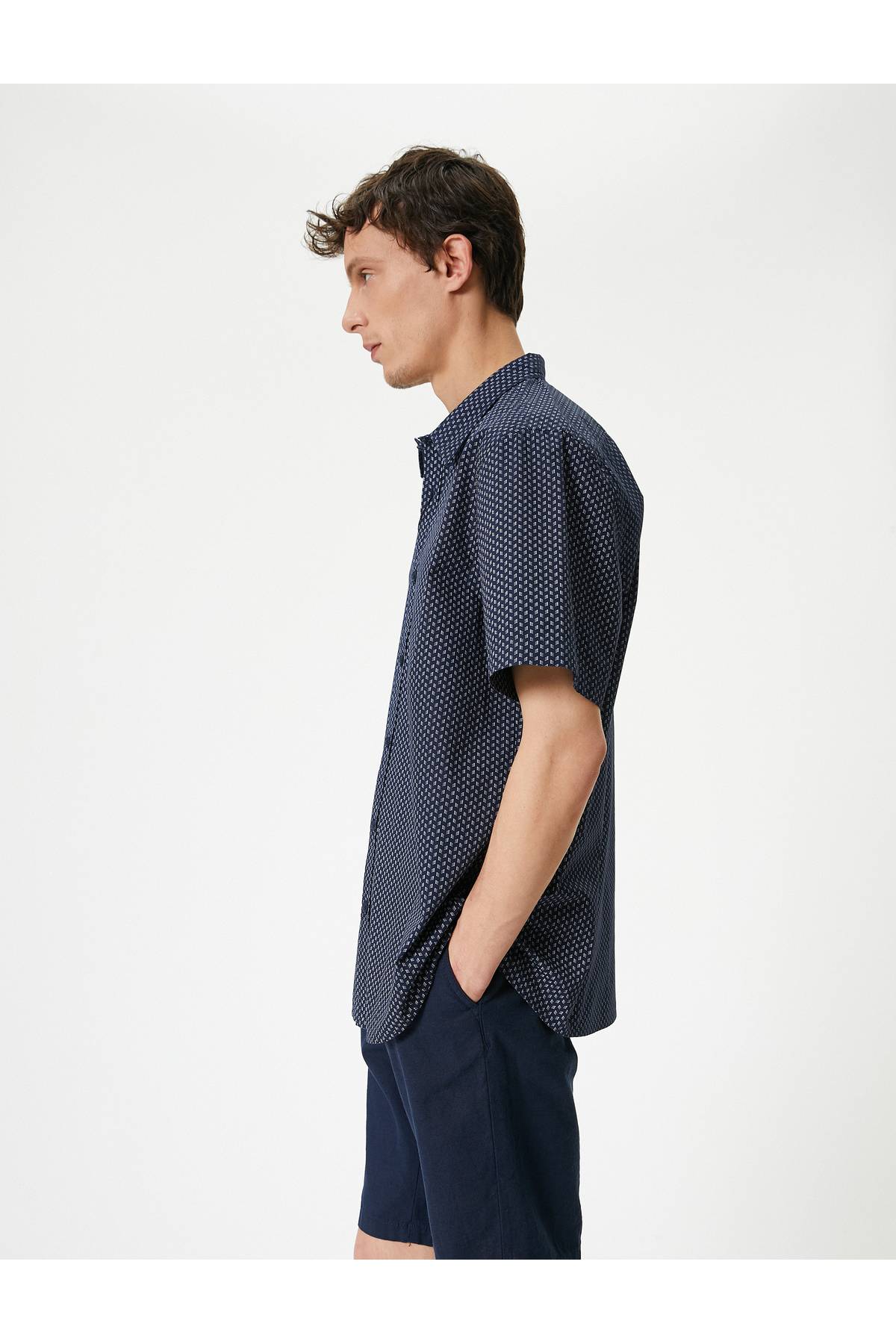 پیراهن آستین کوتاه طرح دار مینیمال یقه کلاسیک نخی