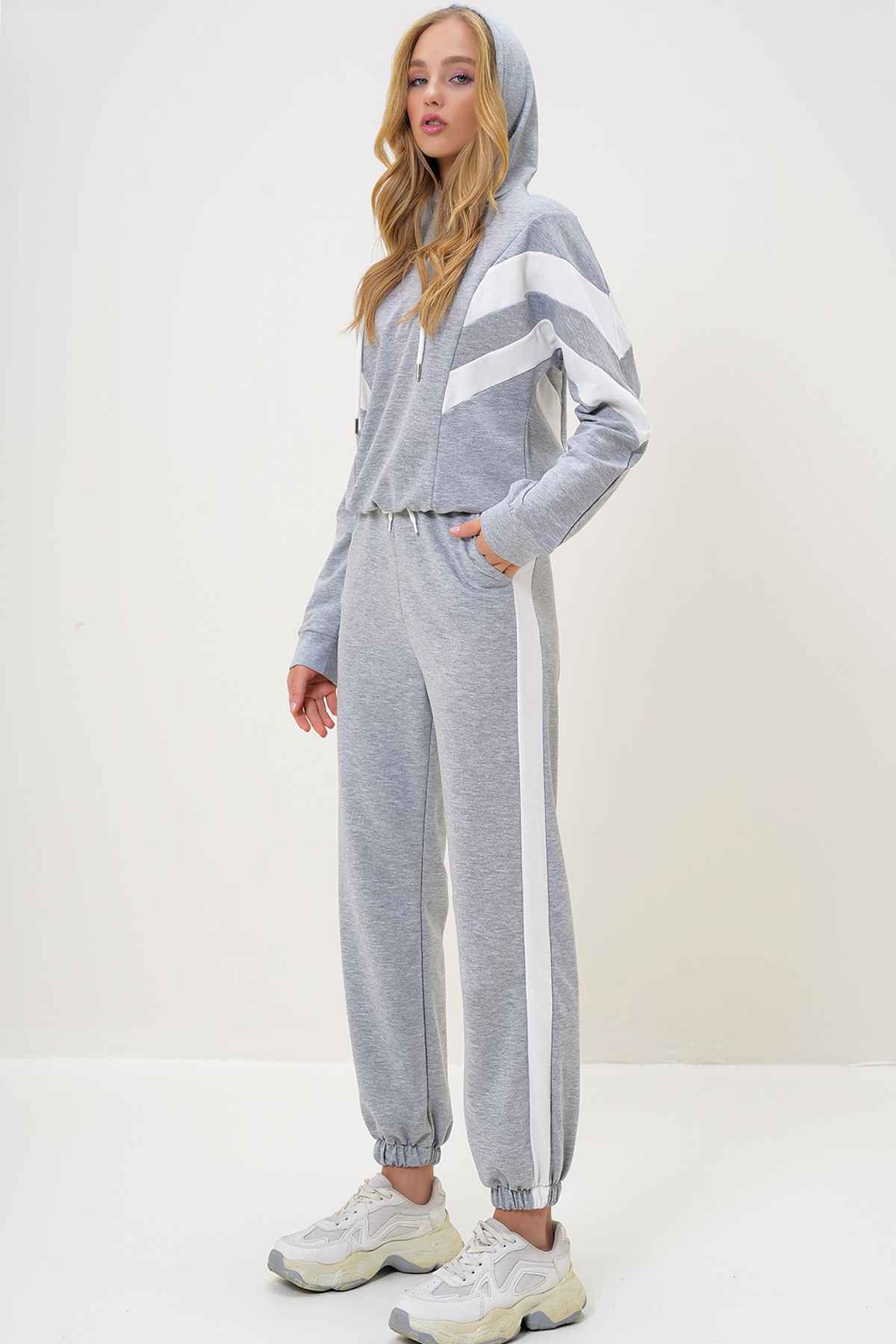 ست گرمکن سرپوش دار بیسکویتی زنانه و ست لباس ورزشی سرآستین الاستیک