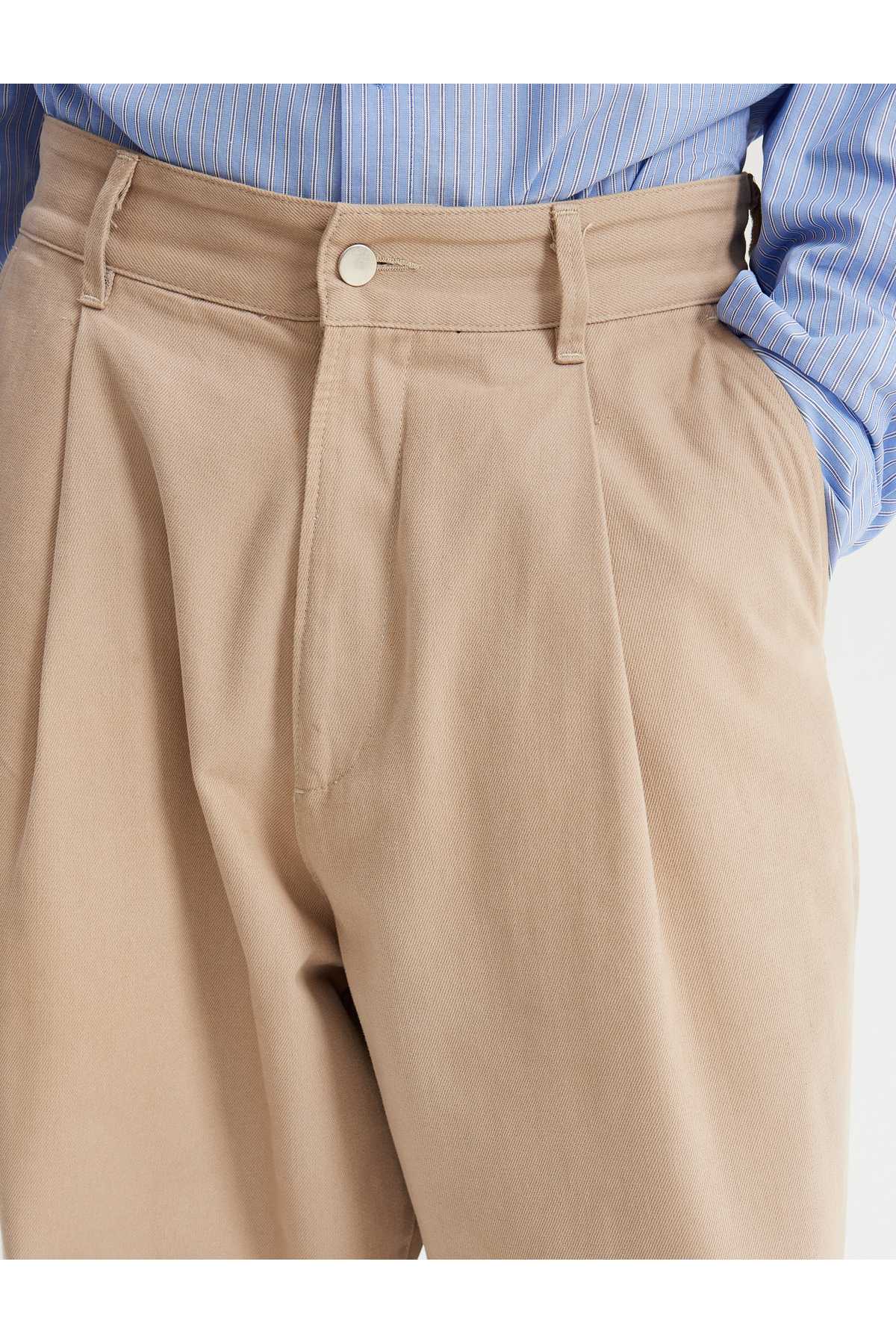 جیب های زیادی شلوار جیب به تفصیل