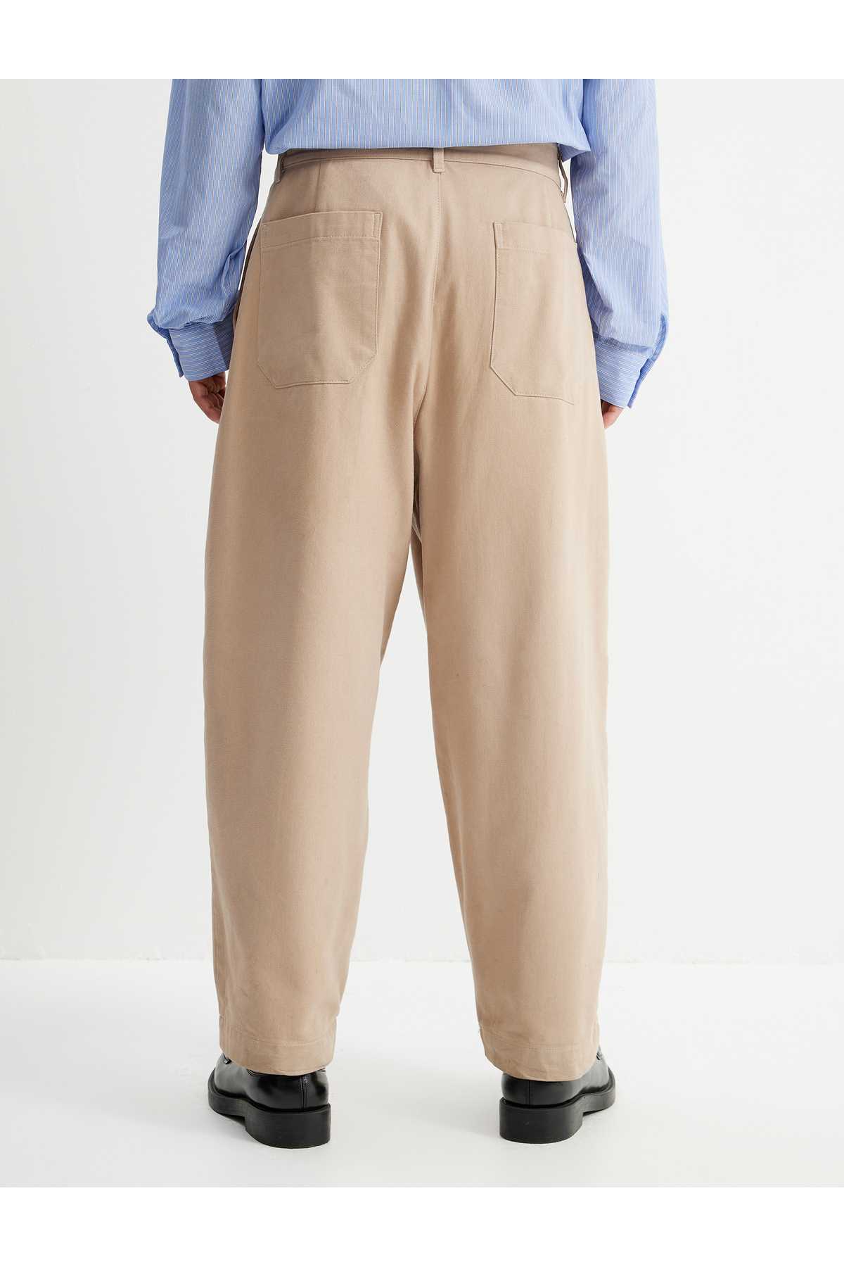 جیب های زیادی شلوار جیب به تفصیل