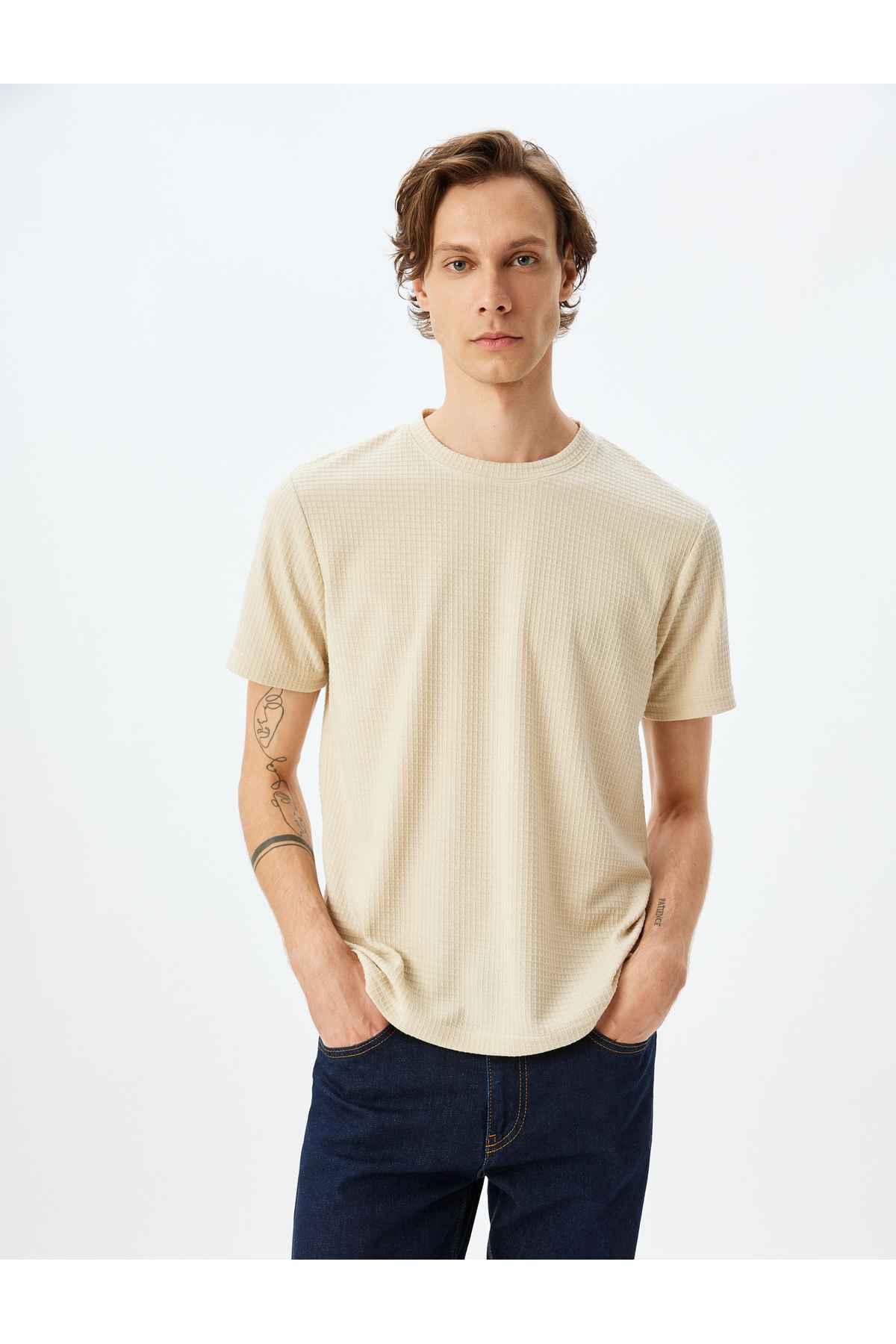 تیشرت یقه کوتاه آستین کوتاه بافت باریک