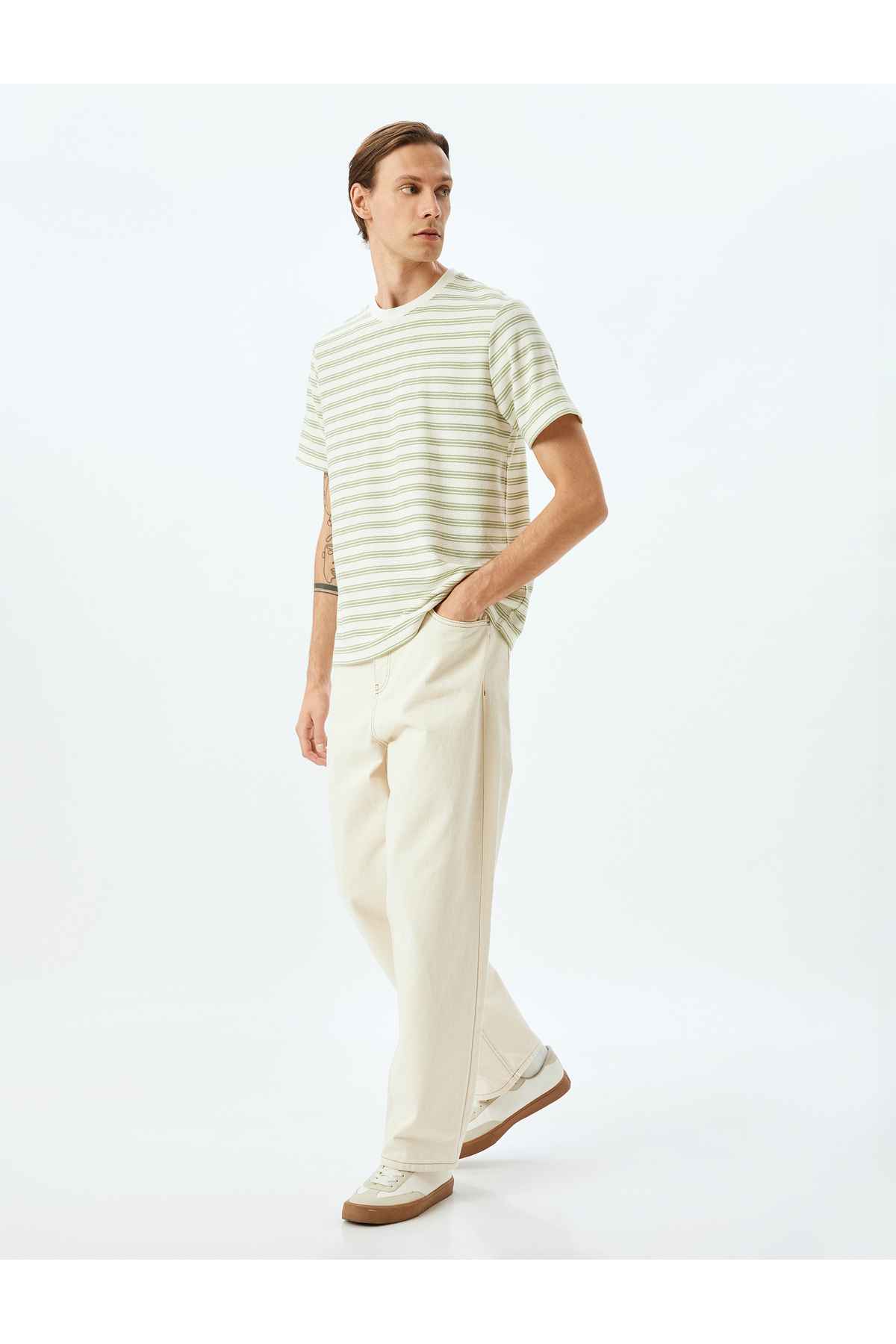 تیشرت راه راه یقه کوتاه نخی ترکیبی پارچه تری